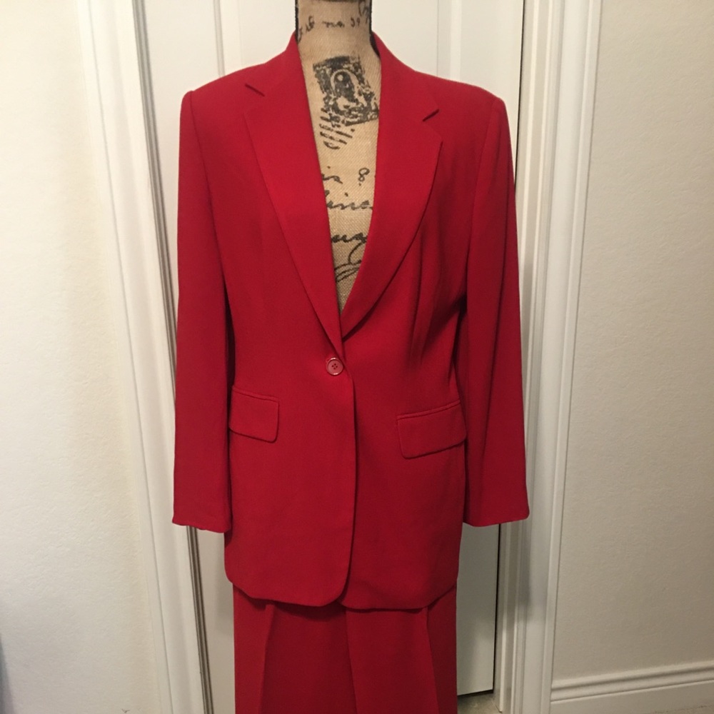 | NYGARD Collection | Red suit